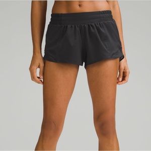 3 for $20 🔥 Lululemon Hotty Hot lined short, 2.5” size 4